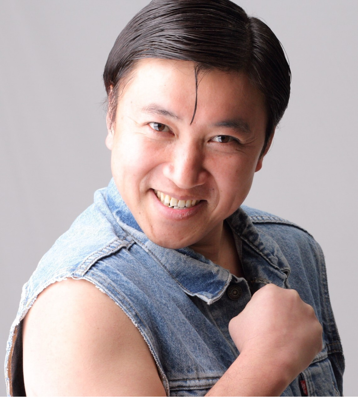 市民公開講座に登壇するお笑い芸人のスギちゃん