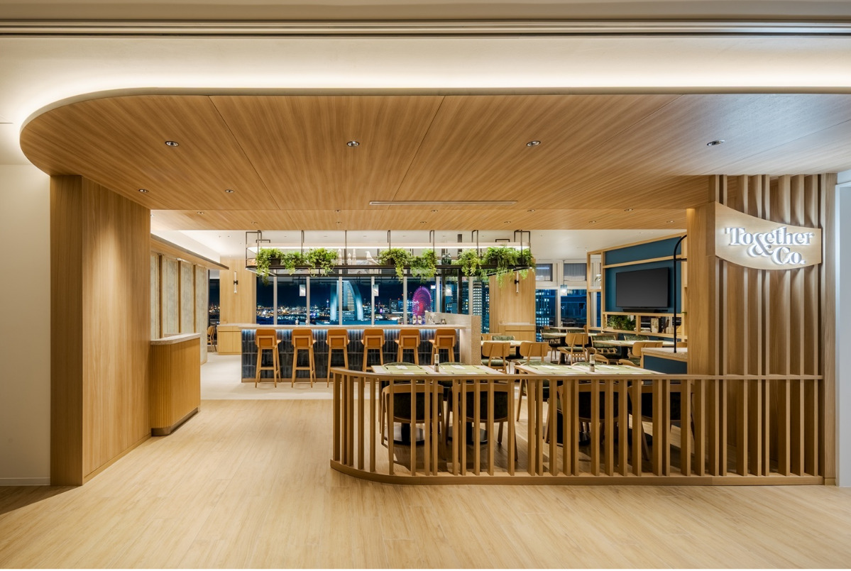 ランチでハーフブッフェを提供しているホテル19階のオールデイダイニング「Together & Co.」