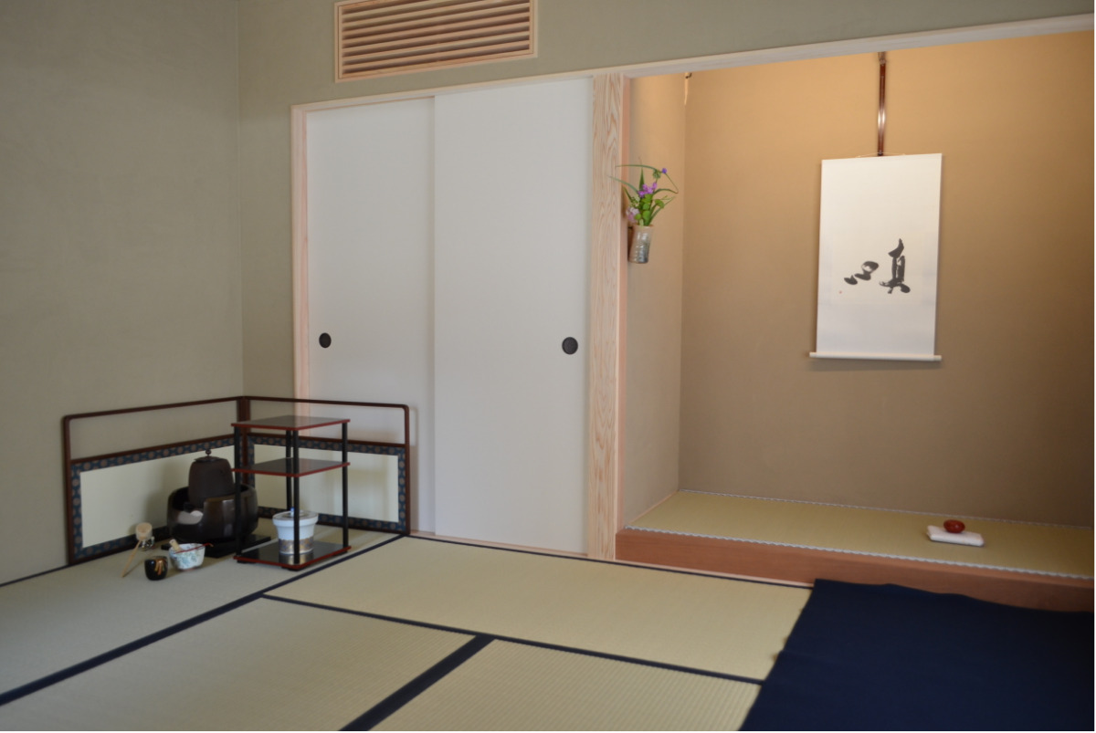 茶道裏千家准教授でもある鈴木さんが「茶道文化を普及させたい」との思いで設けた茶室。茶道体験や教室も行っている