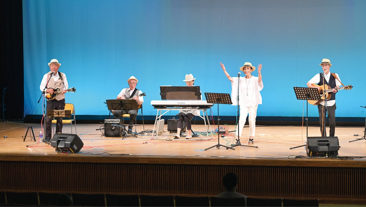 多彩なジャンルの音楽を演奏