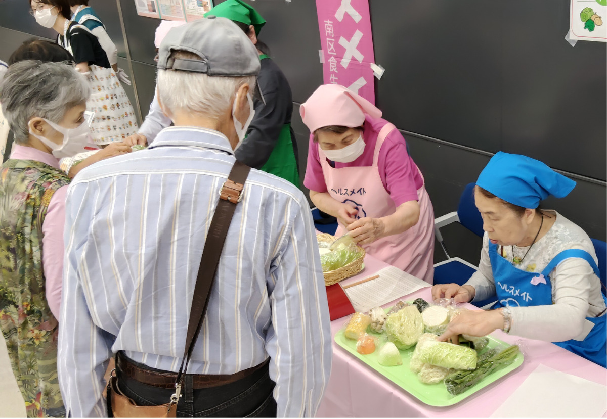 南区食生活等改善推進員会による野菜計量体験