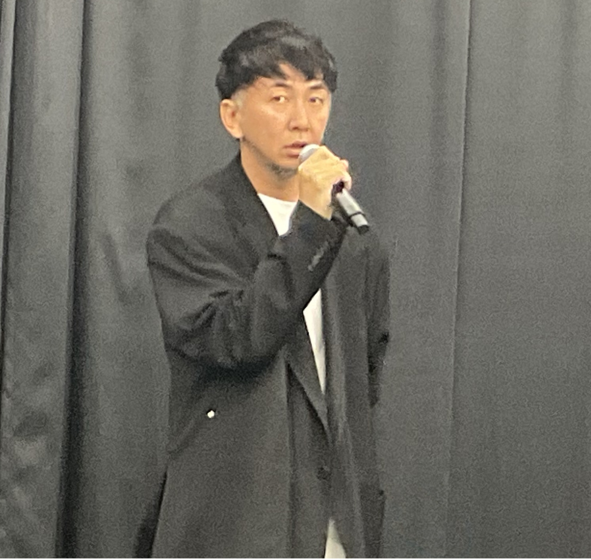 ハマスタでおなじみ「ハッピースターダンス」のプロデューサーでもあるDリーグCOOの神田さんが講演