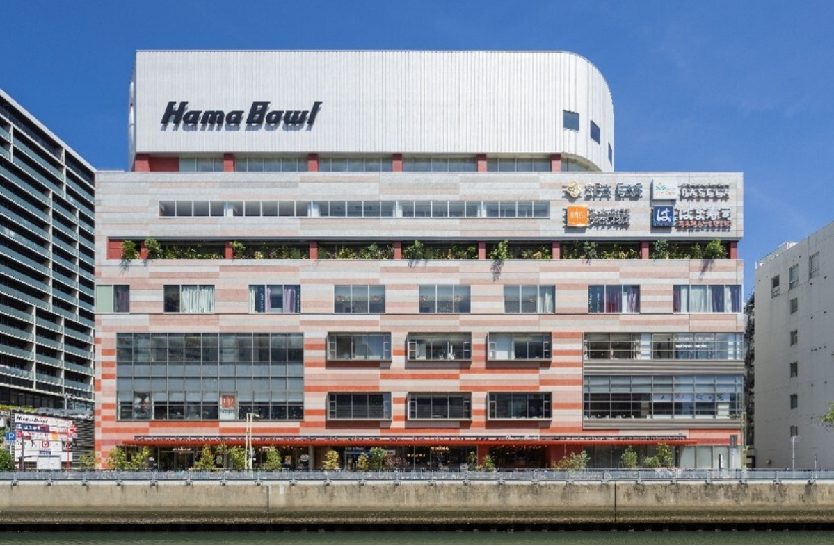 8階建てのハマボールビルディング。ロゴ・外装デザインも新たに=提供
