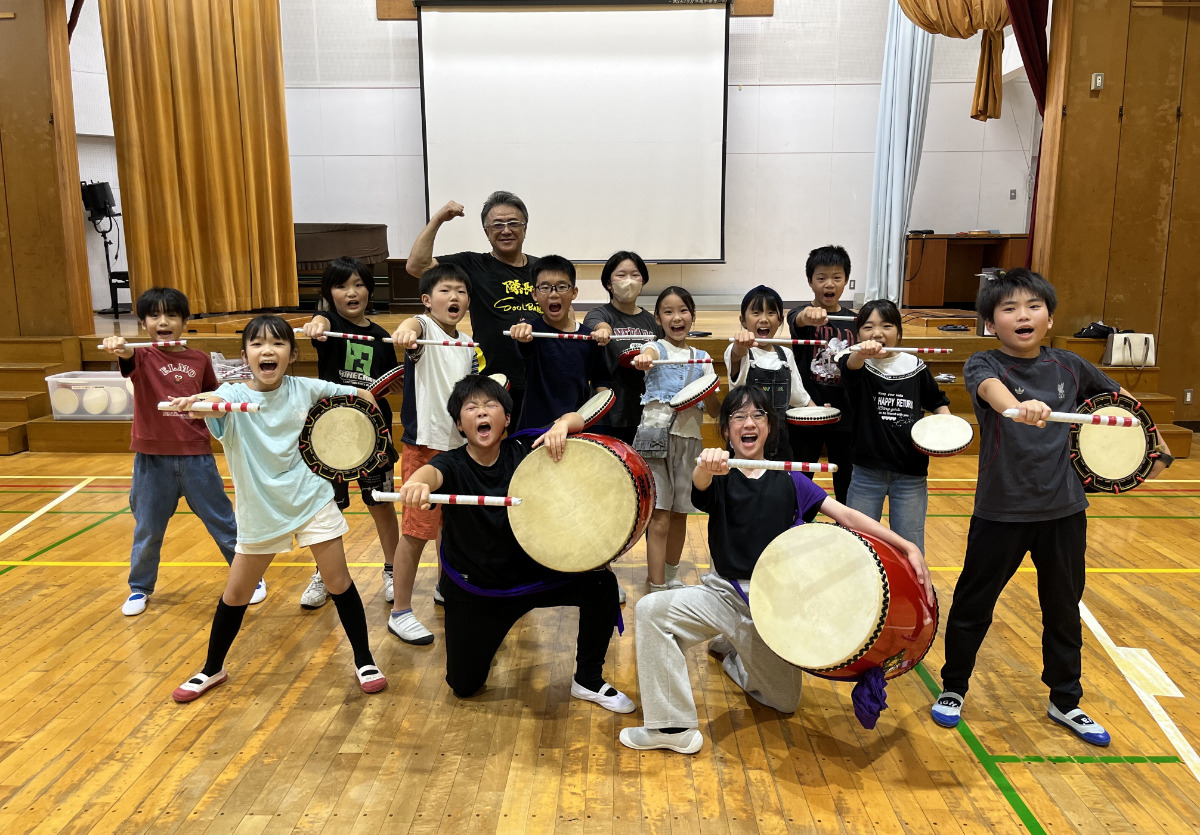 本番に向けて気合を見せる平沼小の５年生