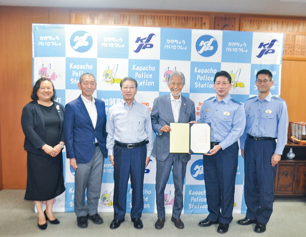寄贈した外郭団体の会長ら