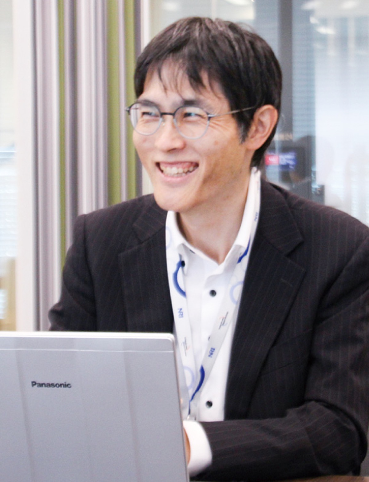 取材を受ける乾課長