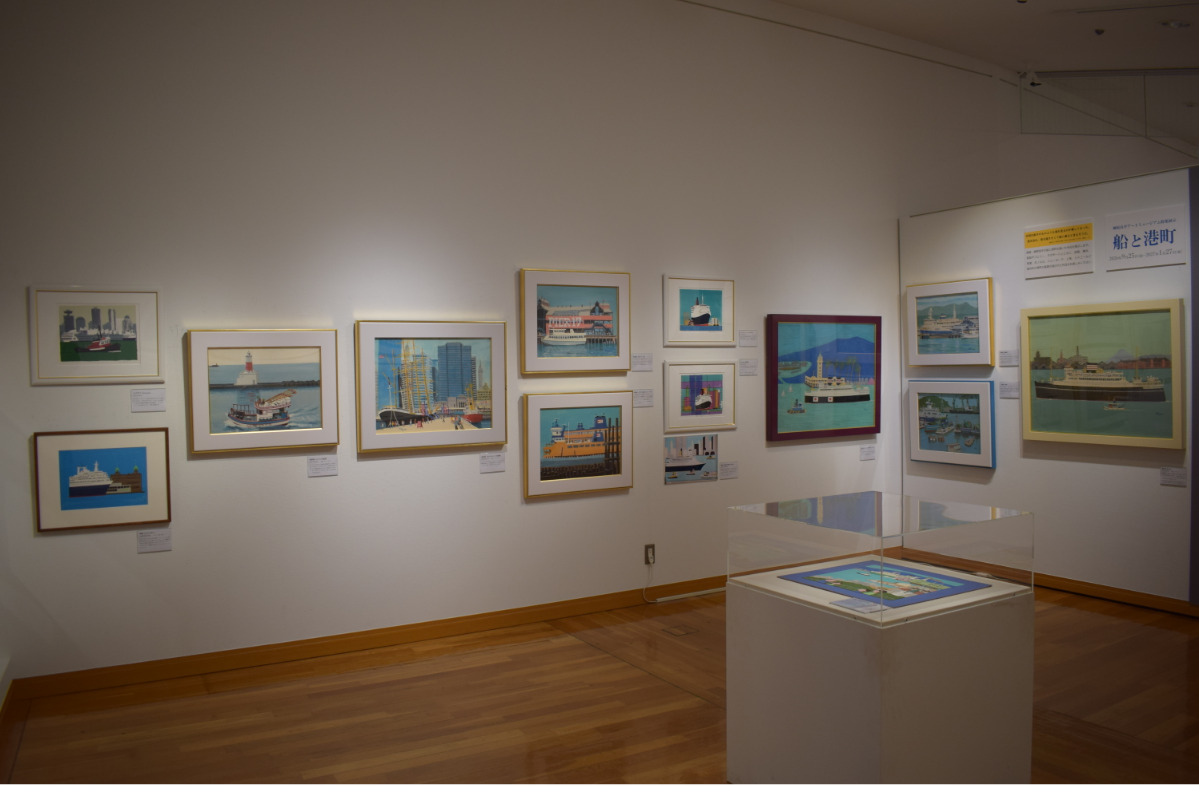 柳原さんの感性でそれぞれの港町の風景と船を描いた作品が並ぶ