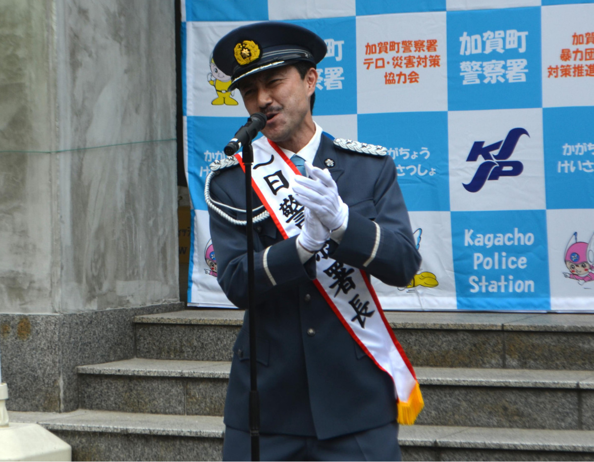 増加する特殊詐欺被害に遭わないよう注意を呼びかけるスベリィさん。フレディ・マーキュリーをリスペクトしたネタの披露も
