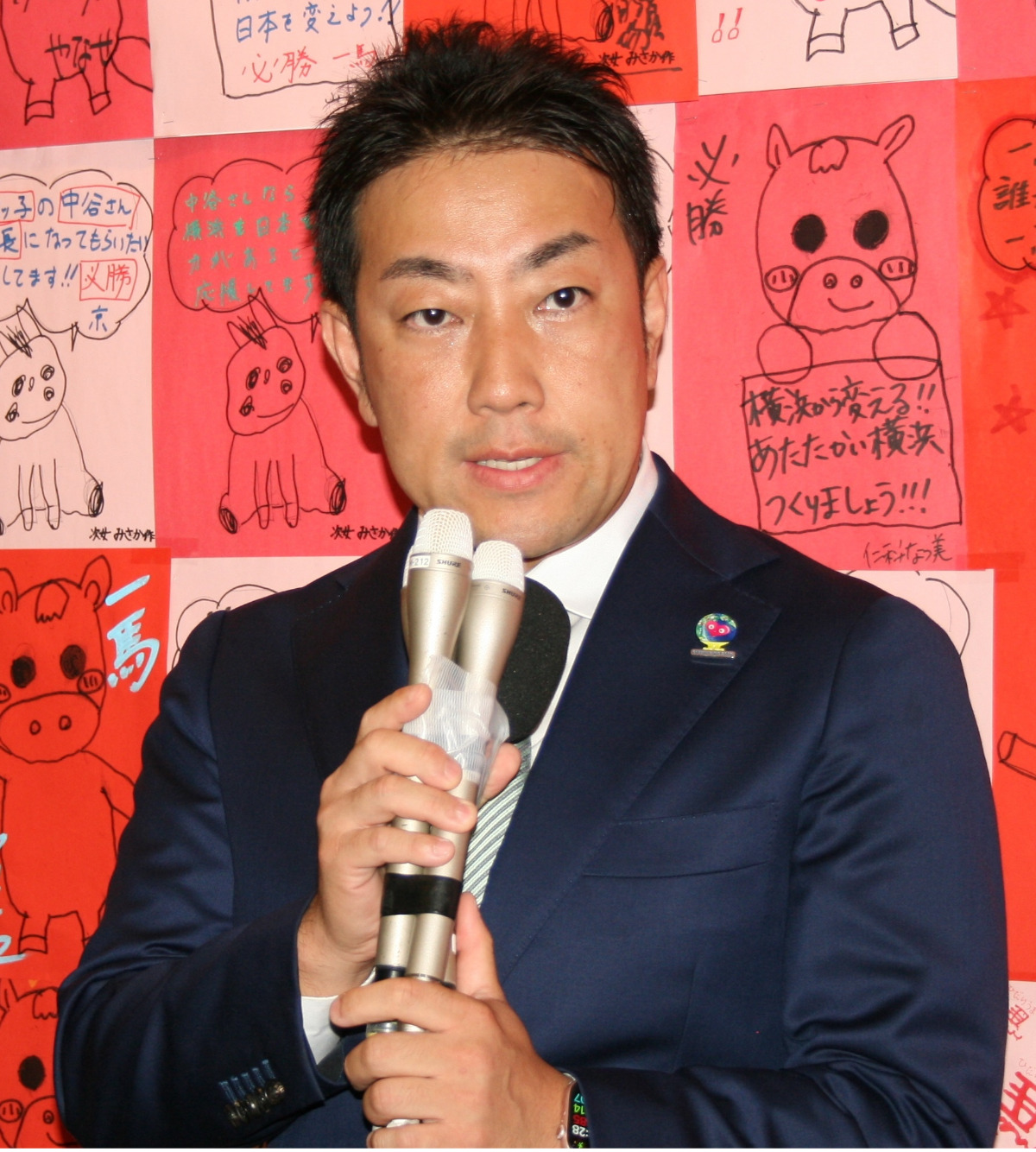 落選が確実になり、選挙戦を振り返る中谷一馬氏(18日、中区)