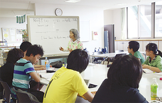 ボランティア団体から日本語などを学ぶ中国人も多い