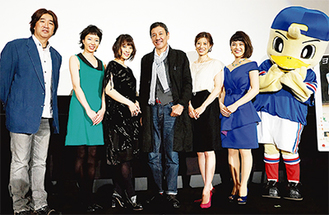 左から喜多一郎監督、菜葉菜さん、北乃きいさん、奥田瑛二さん、佐伯めぐみさん、泉沙世子さん、マリノスケ