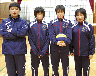 （左から）南部監督、三浦さん、長尾さん、稲岡さん