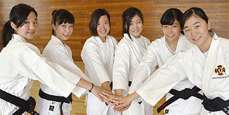 （左から）藤本さん、川口さん、山野井さん、林さん、小泉さん、小林さん