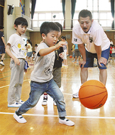 南太田小にビーコル選手