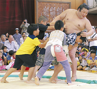 力士のパワー 間近で体感