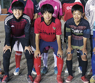 横浜栄FCから代表に選ばれた（左から）中辻君、平井君、木村君