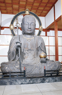 木造地蔵菩薩坐像（横浜市教育委員会提供）