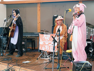 ｢着ぐるみ音楽隊｣が行進