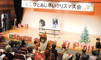 吉野町市民プラザで行われたクリスマス会