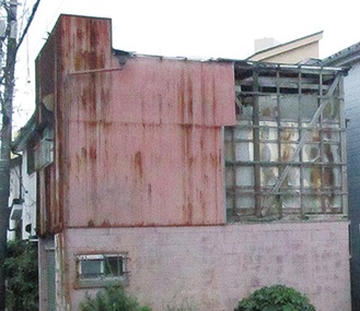 放置された空き家の一例（横浜市提供）