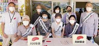 南永田団地で共同募金運動を行う住民たち