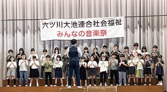 六つ川台小学校の児童によるリコーダー演奏（参加者提供）
