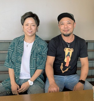 インタビューに応える小松さん（右）、奈良さん