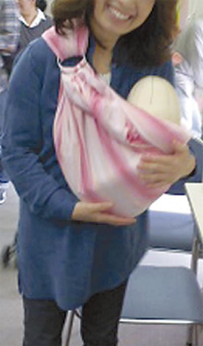 抱いて、見つめて、話しかけて