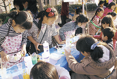 子ども店員が接客