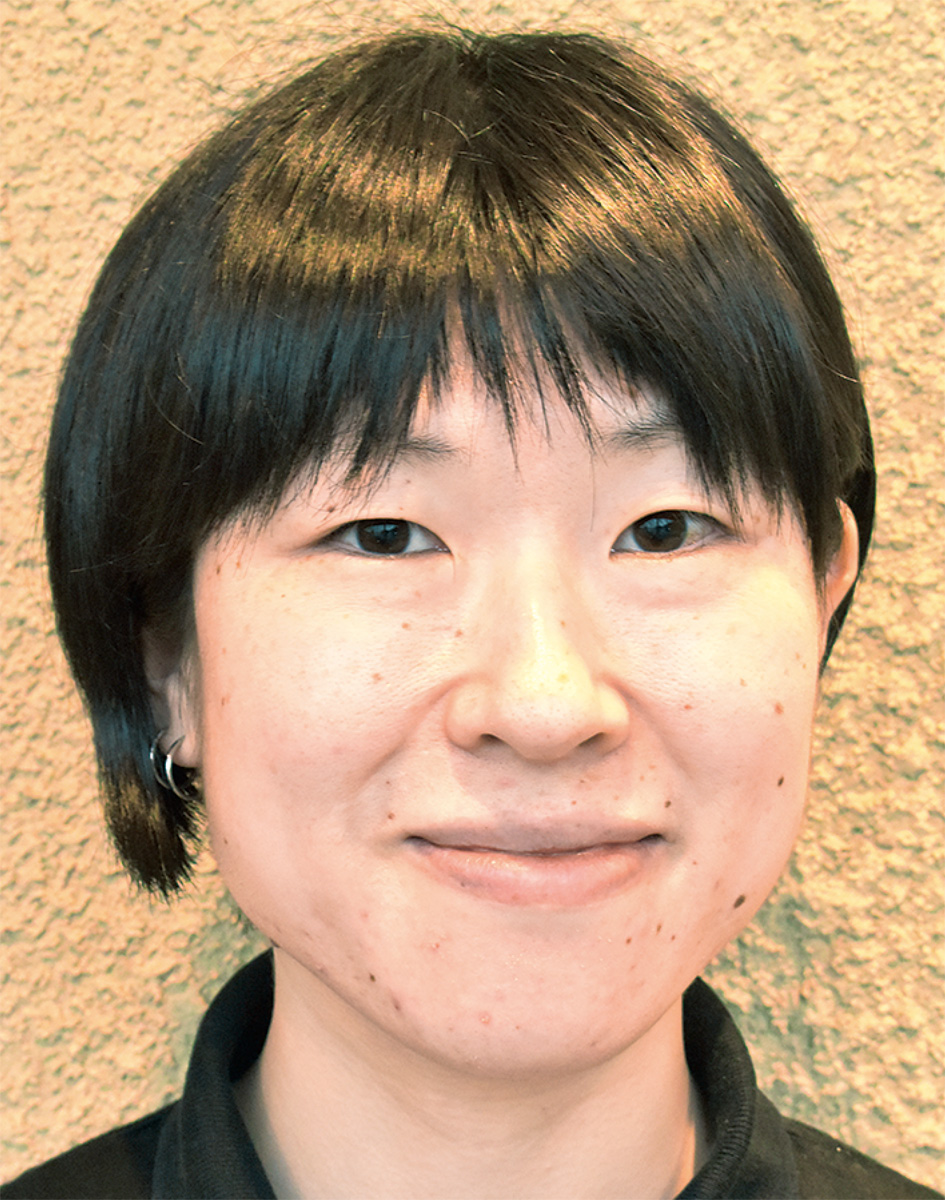 ケアプラザなどでピアノ演奏のボランティア活動を行う 浅野 千代さん