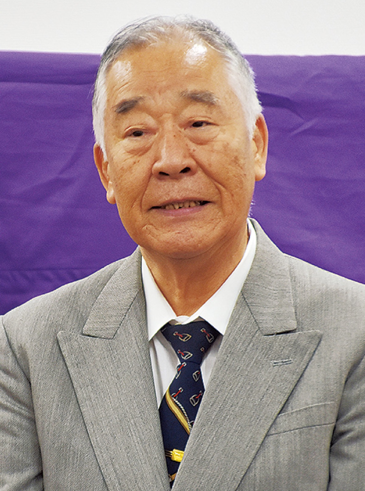 あいさつする古屋さん