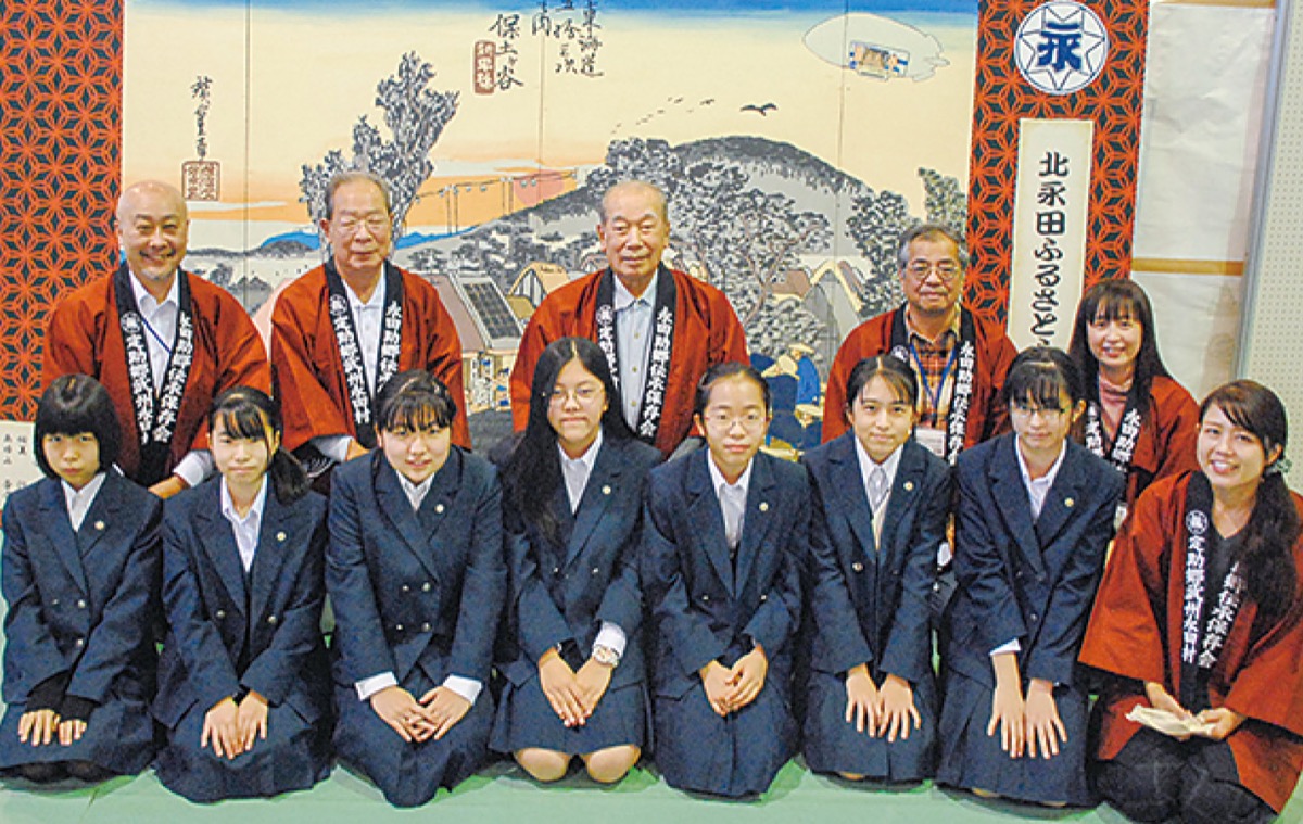 美術部と保存会のメンバー