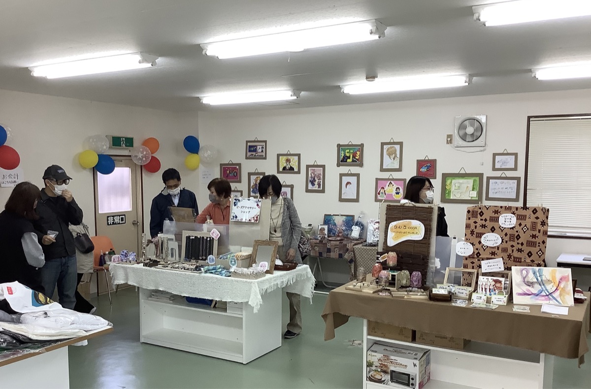 上大岡地区で開催されたバザー、くじ引き、絵画展示などを盛り込んだイベントが盛況