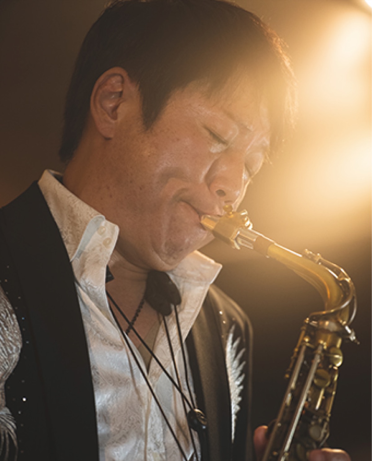 躍動的なサックス