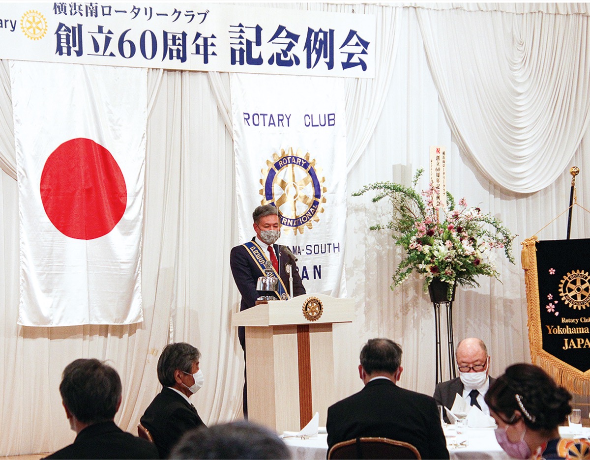 記念例会であいさつする伊藤会長