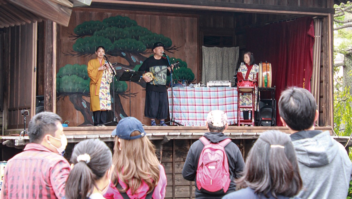 弘明寺観音神楽殿でのライブ