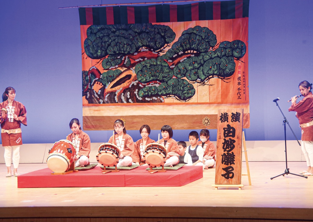 白妙町で約40年間続く「白妙囃子」の演奏
