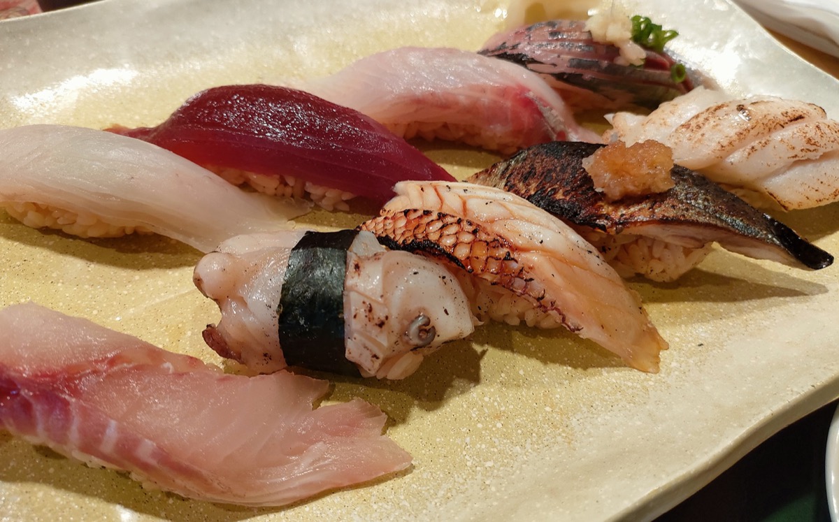 榎町｢鮨 わかし｣の｢サービス握り｣