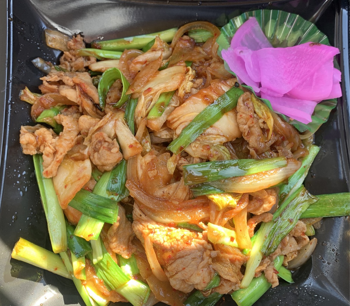 弘明寺商店街で40年以上続く老舗弁当･惣菜店｢あしな｣の豚キムチ丼