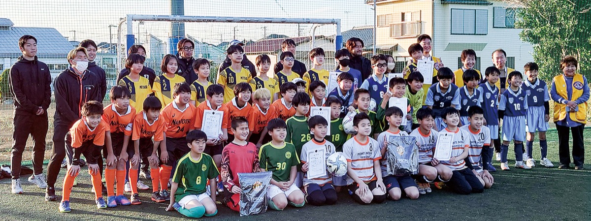サッカーで小学生交流