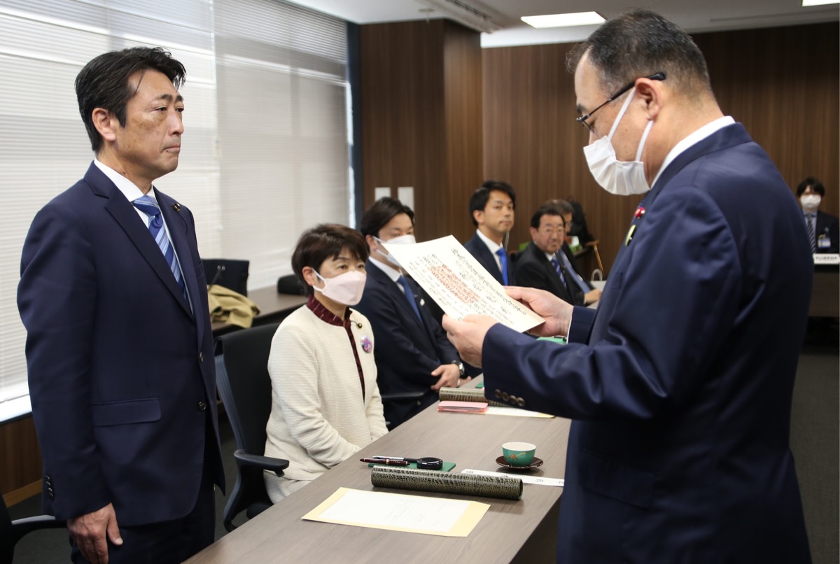 市議選･県議選当選者に当選証書付与