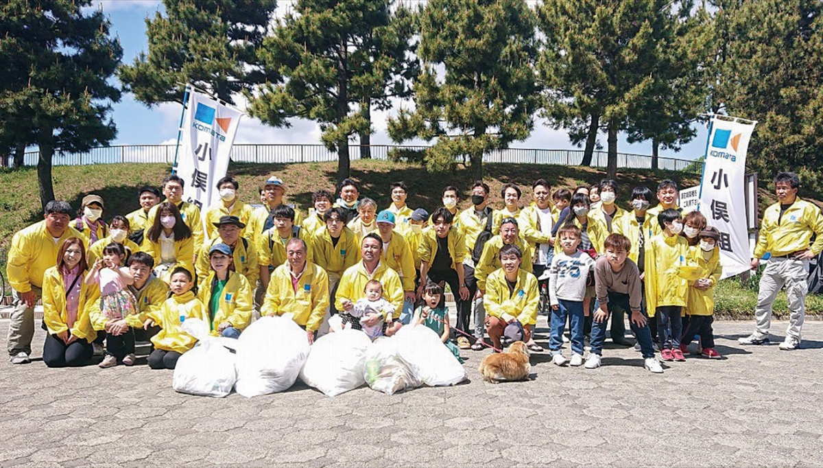 海の公園を清掃
