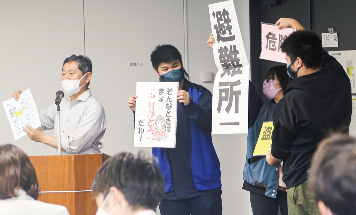 防災拠点に案内表示