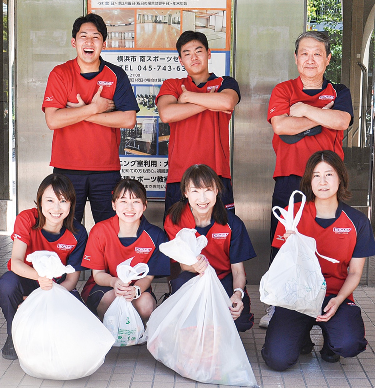 小走りでごみ拾い