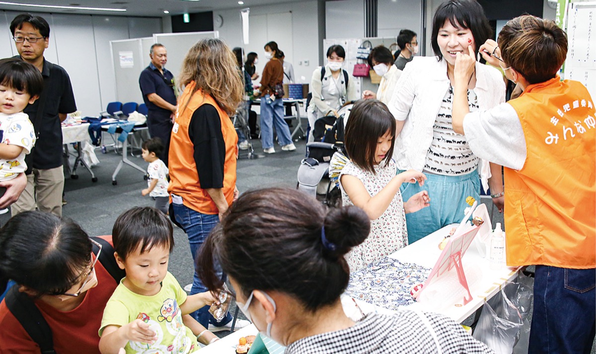 主任児童委員によるフェイスペイント