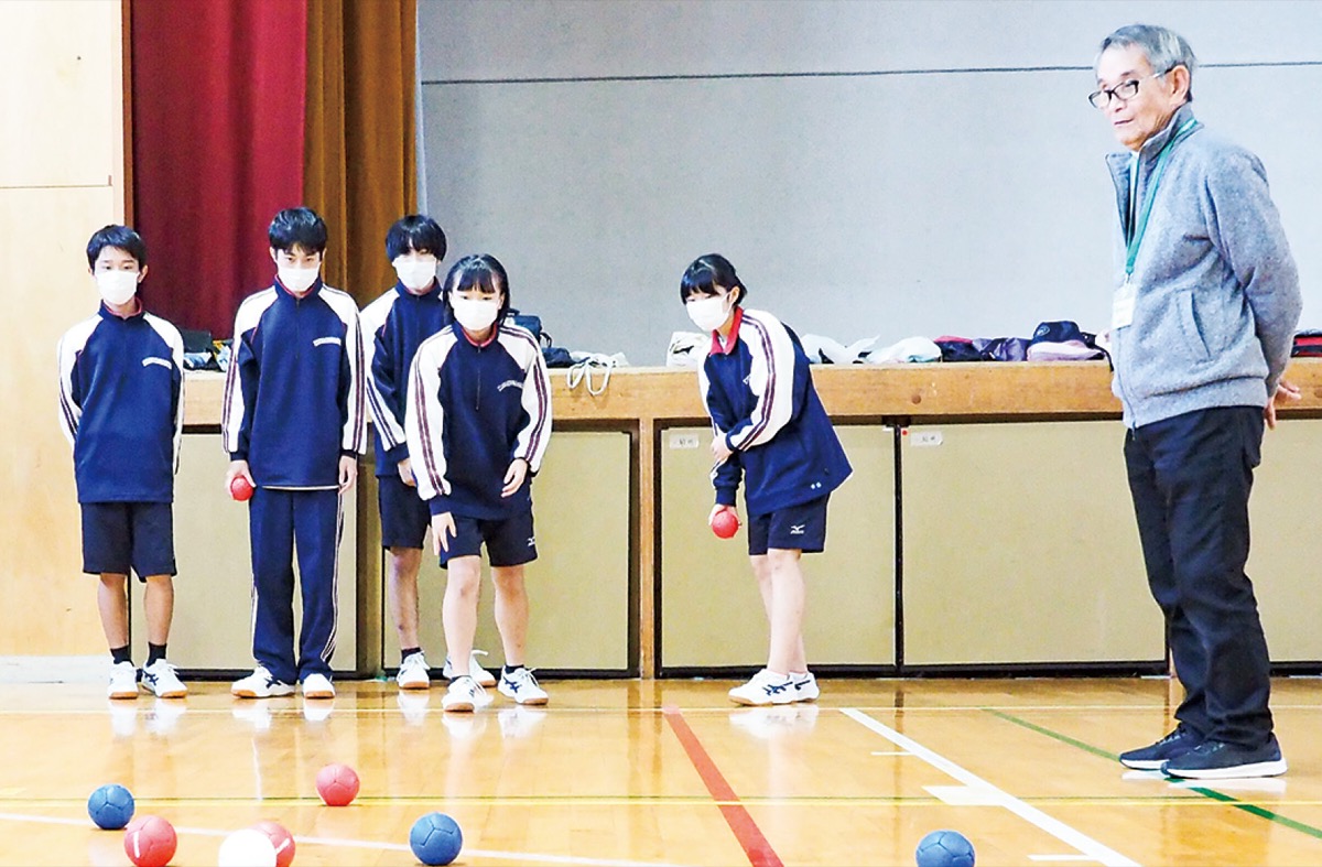 南が丘中２年生ボッチャを体験