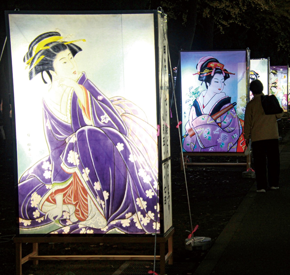 大通り公園に絵どうろう