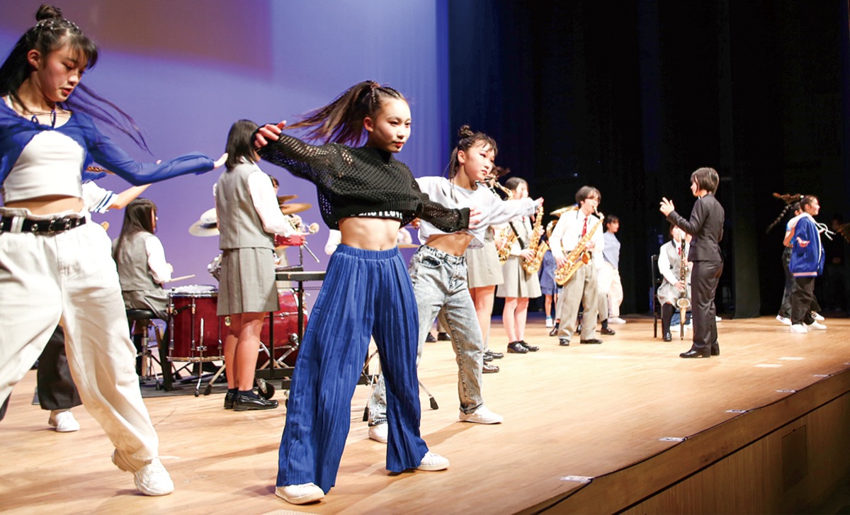 中学生らが躍動