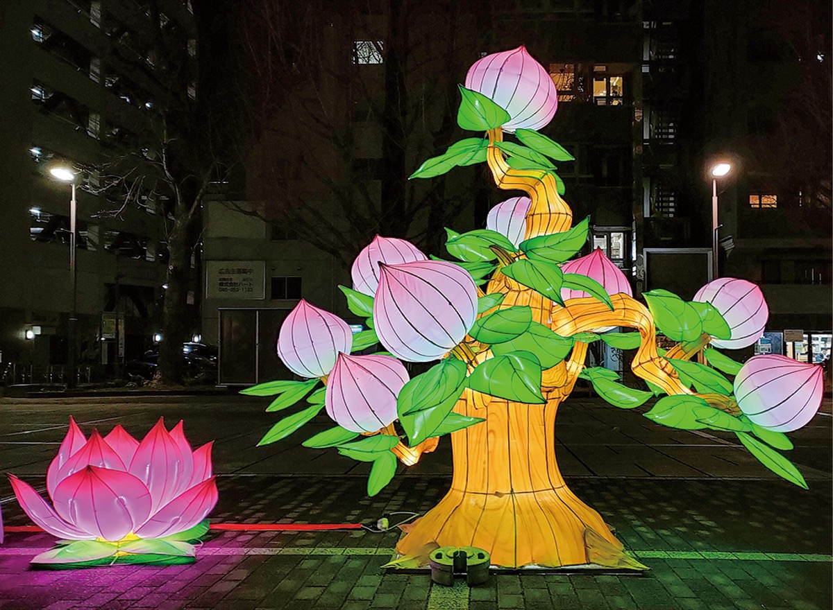 春節で巨大オブジェ