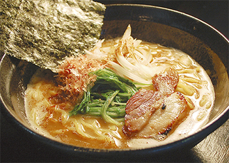 煮干豚骨麻油麺…700円（１日20食限定）
